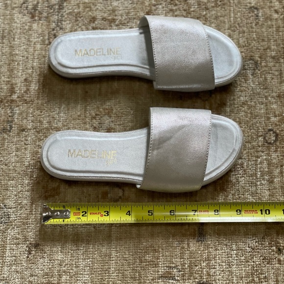Cute Silver Metallic Slides.  Size 6. - Picture 4 of 7